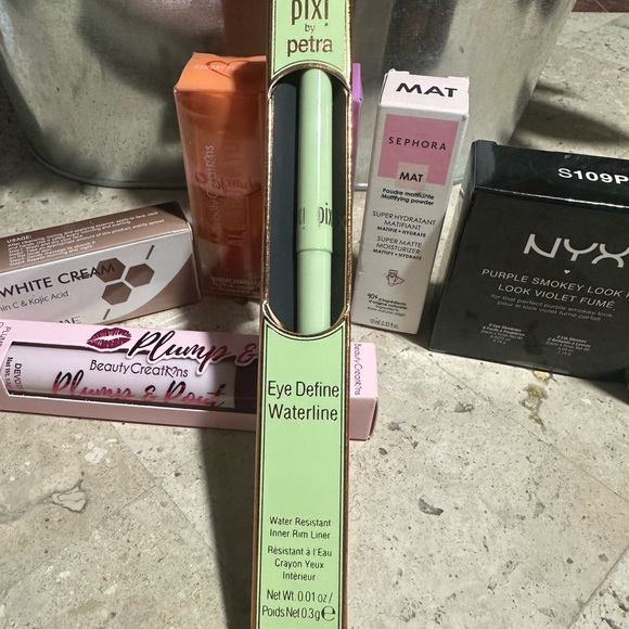 Makeup bundle - Picture 3 of 5